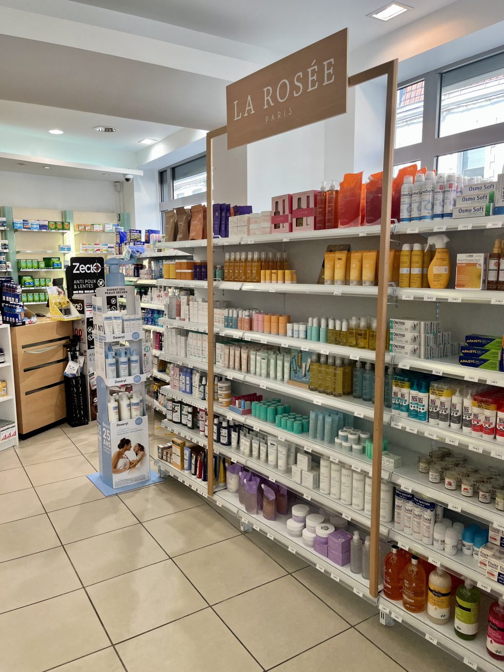 Les rayons de la Pharmacie Naturalya à Lille Fives